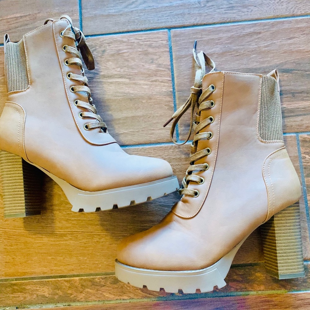 Forever Boots in size 9